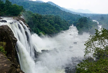 athirappilly-thekkady-munnar-kumarakom-alleppey-kerala-packages